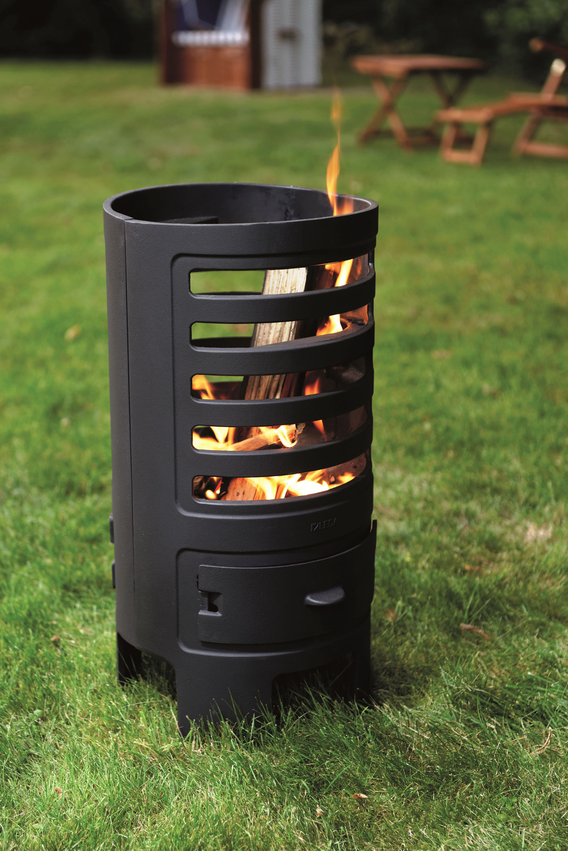 Leuchtturm aus Feuer versprüht behagliche Romantik