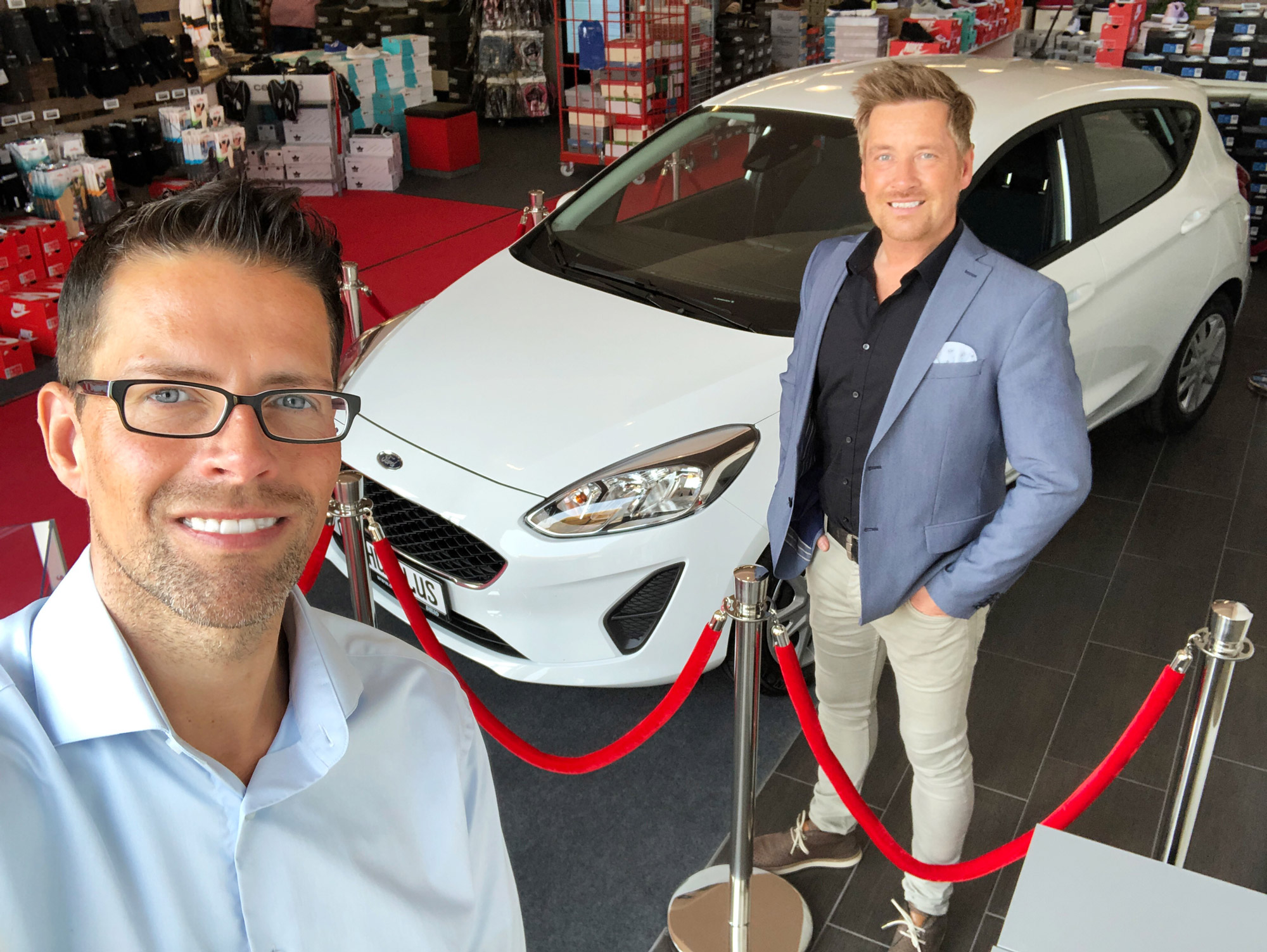 schuhplus verlost PKW mit Premium-Partner Josef Seibel