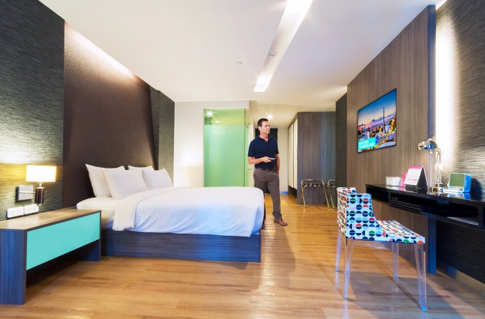 Philips Professional Display Solutions präsentiert seine neue Studio-Serie: Professionelle TV-Lösungen für alle Gewerbekunden