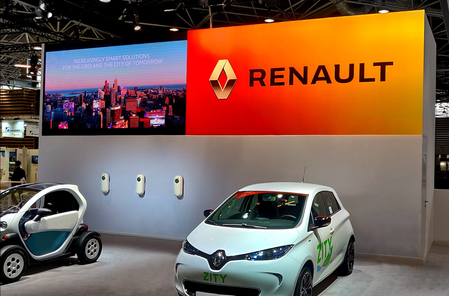 NewMotion ist offizieller Ladepartner der Groupe Renault