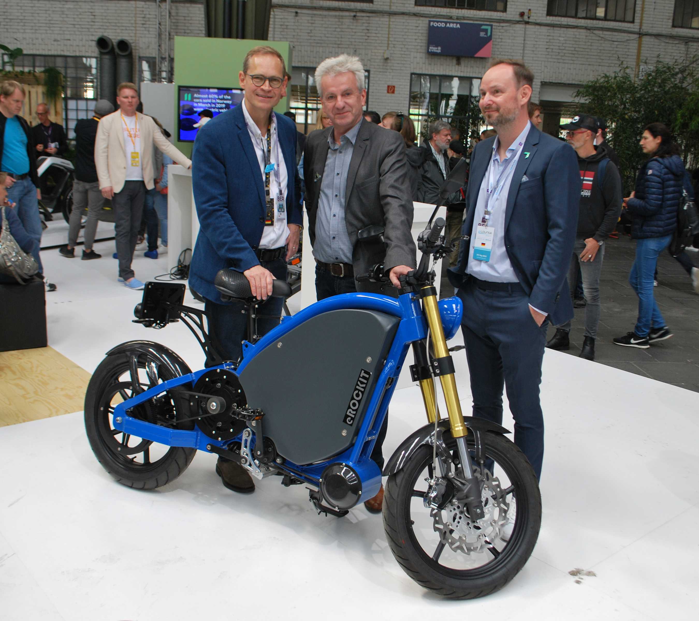 eROCKIT beim Greentech Festival: Nico Rosberg, Andreas Scheuer und Michael Müller bestaunen Elektromotorrad