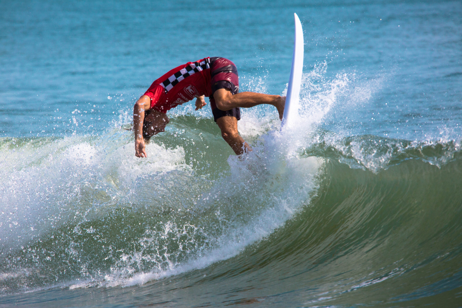 Ab aufs Board in Virginia Beach: Surfen, Yoga und Barre-Workout auf dem Wasser