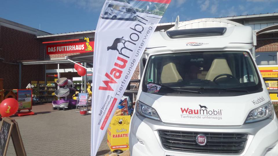 Pudelwohl auf Reisen – mit DAS FUTTERHAUS und WAUMOBIL