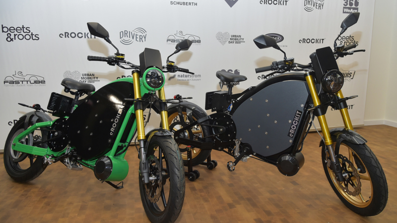 Pedalbetriebenes E-Motorrad: Weltpremiere des neuen eROCKIT