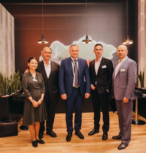 UTLC ERA und Hellmann bauen Zusammenarbeit aus