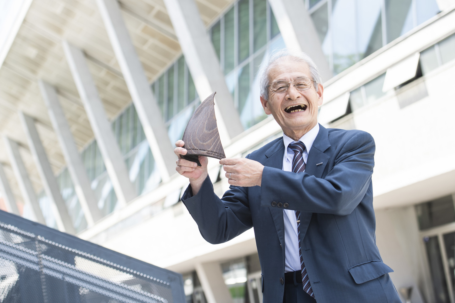 Asahi Kasei Honorary Fellow Akira Yoshino receives the European Inventor Award 2019