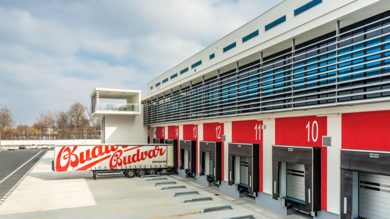 Schnelllaufende Tore für Budweiser