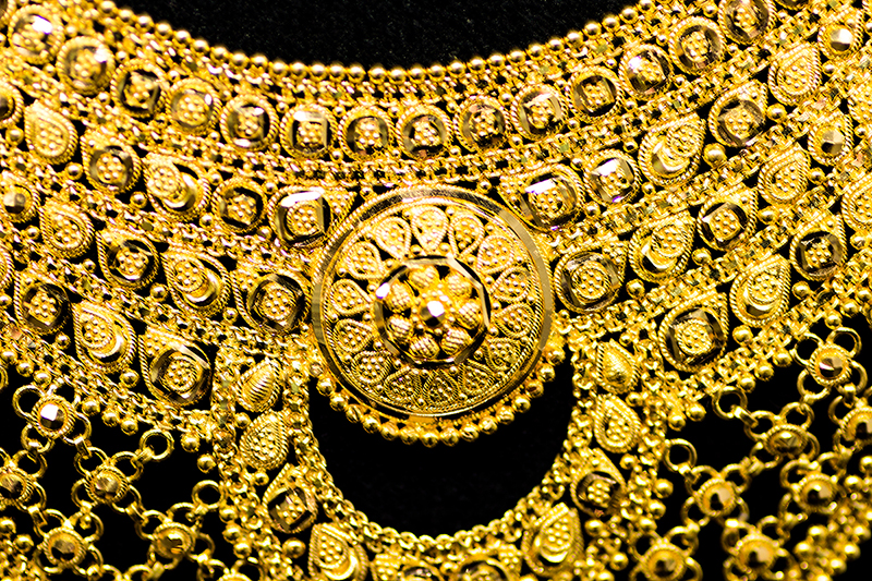 Achtsamkeit bei billigem Schmuck auf dem Basar