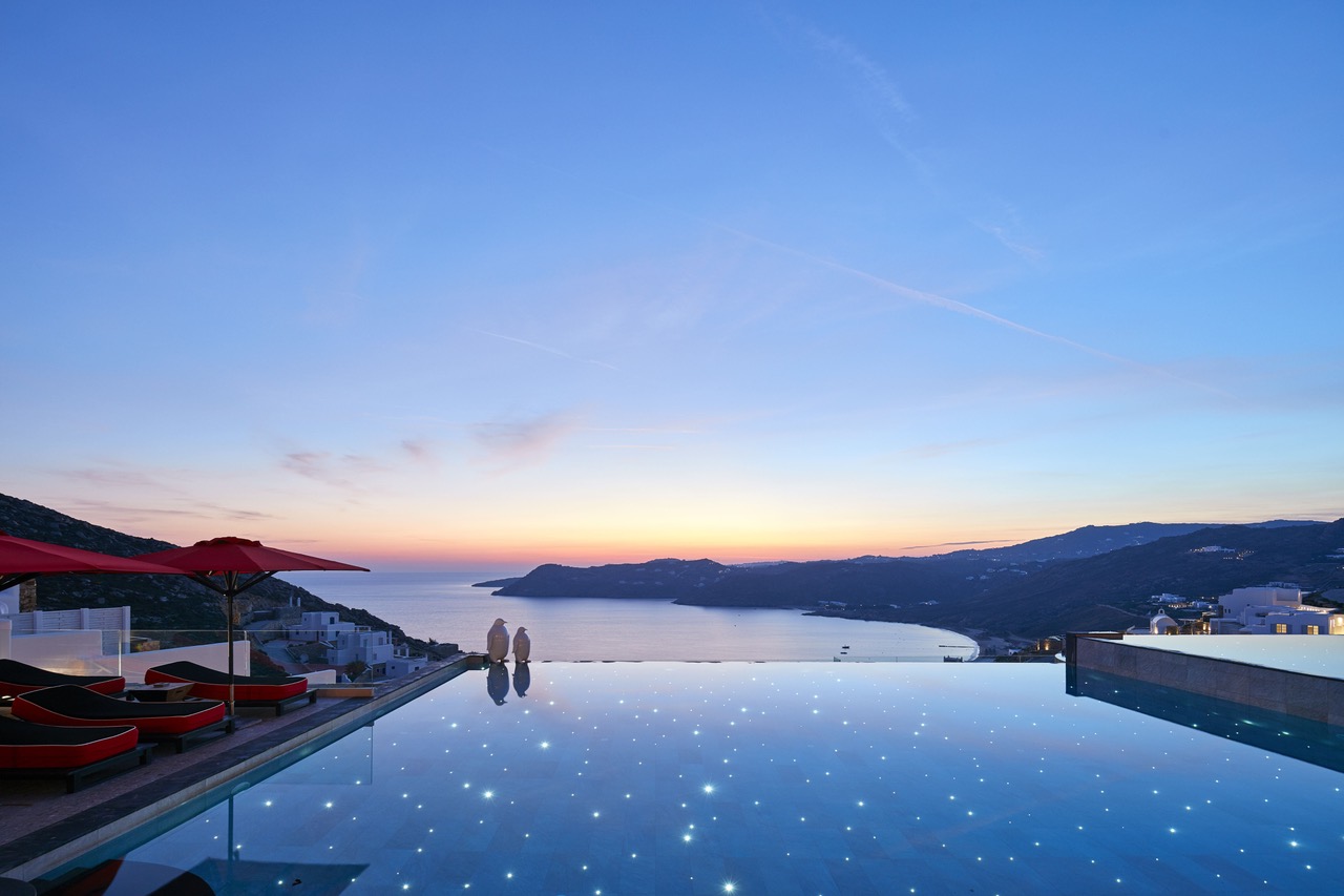 Myconian Collection: Familie, Tradition, Luxus