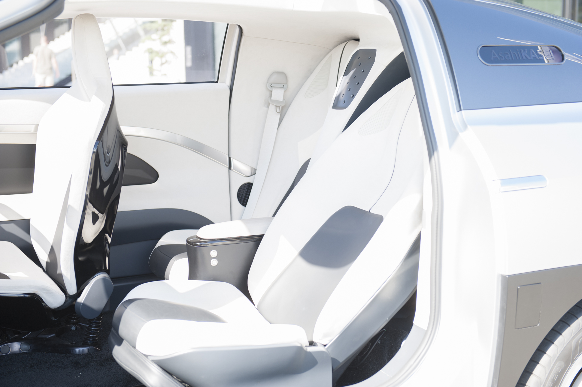 More than just lightweight – Plastics and foams contribute to the future in-car living space