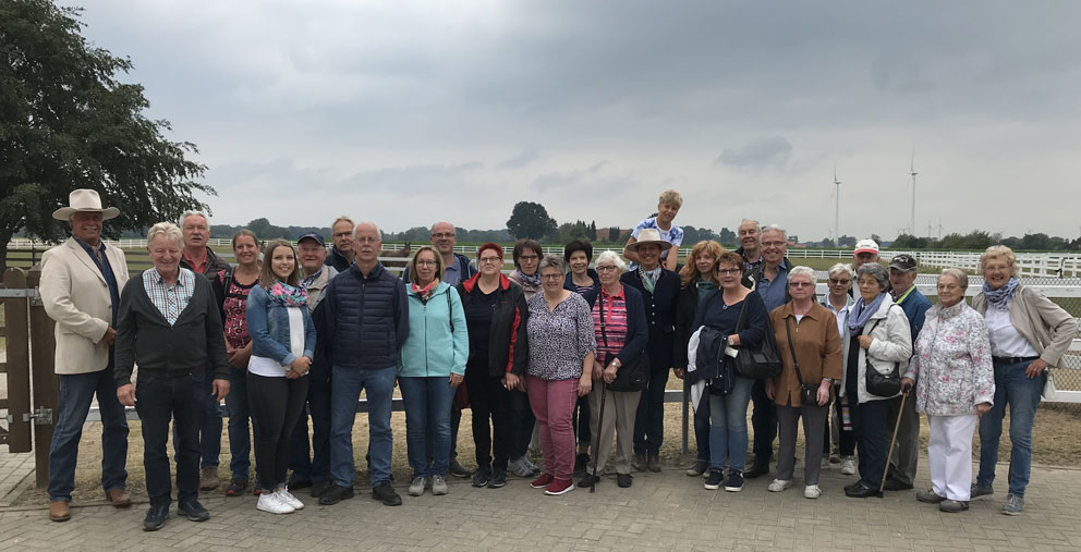 Schützen aus Hohenmoor besuchen Gut Aiderbichls ‚Ballermann Ranch‘