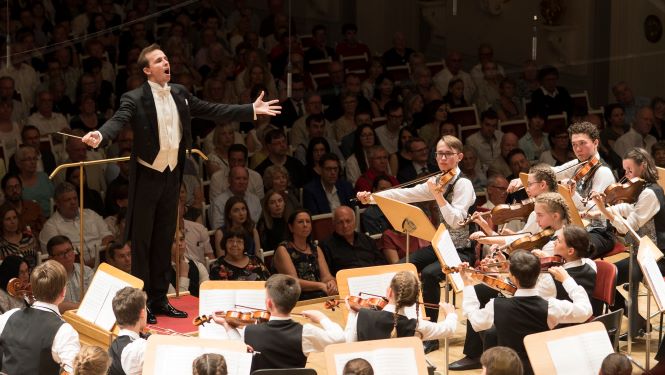 „Miteinander der Seelen“: Frenetischer Beifall für Jugend-Sinfonieorchester aus Tatarstan
