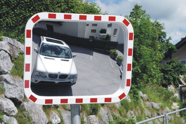 Mit patentierten Verkehrsspiegeln aus Tirol auf Europas Märkte – Spiegel Lux