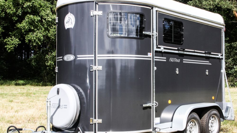 Pferdeanhängertest Fautras Oblic +2 auf Mit-Pferden-reisen.de