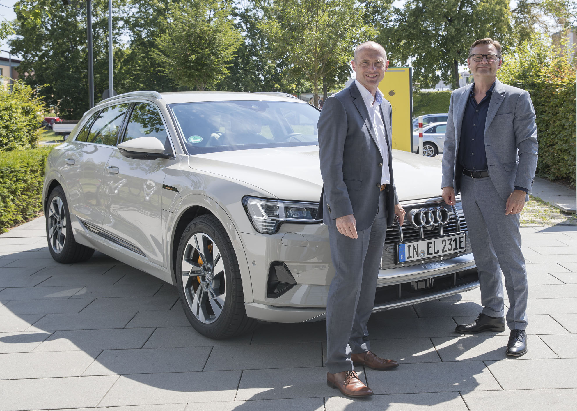 Vernetzt fährt gut – E.ON-Tochter Bayernwerk AG und Branchenverband VDA bringen gemeinsam Elektromobilität voran