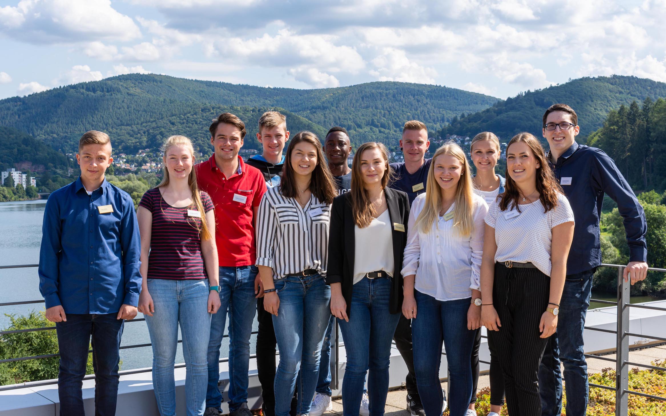 Zwölf Azubis und Studenten starten in ihre berufliche Zukunft