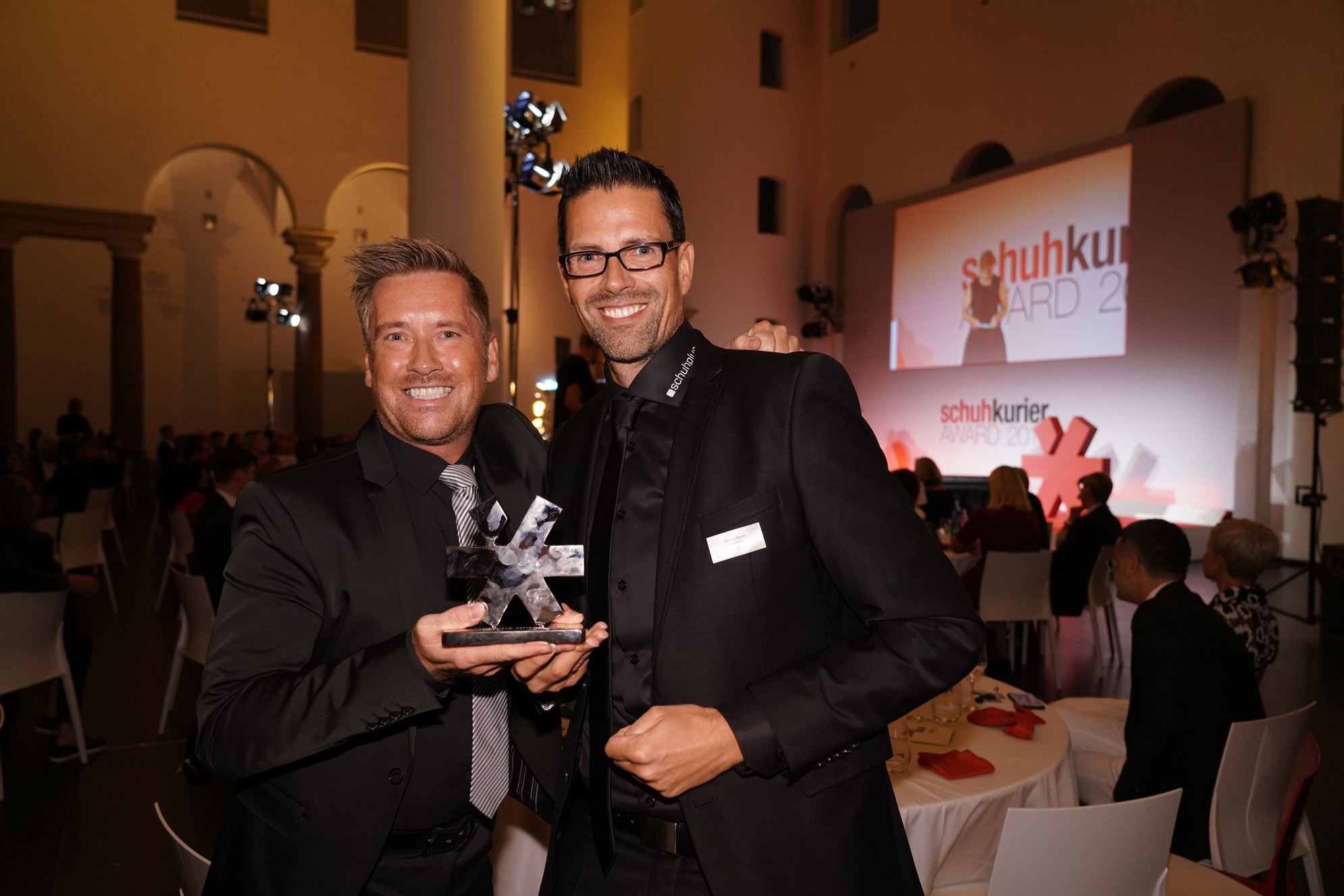 Oscar der Schuhbranche: schuhplus erhält schuhkurier AWARD 2019