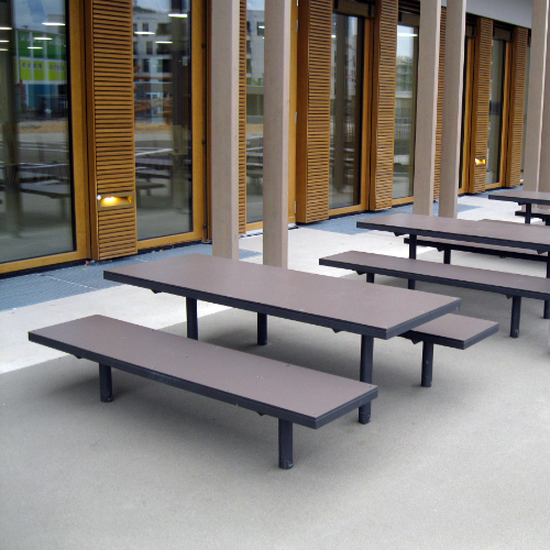 Modernes Design trifft moderne Materialen: Tisch und Hockerbank Lübeck aus HPL