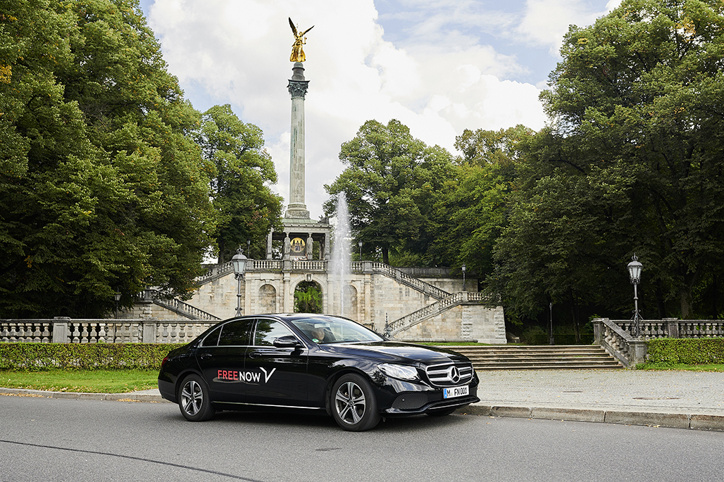 FREE NOW startet Mietwagen-Angebot mit Fahrern in München