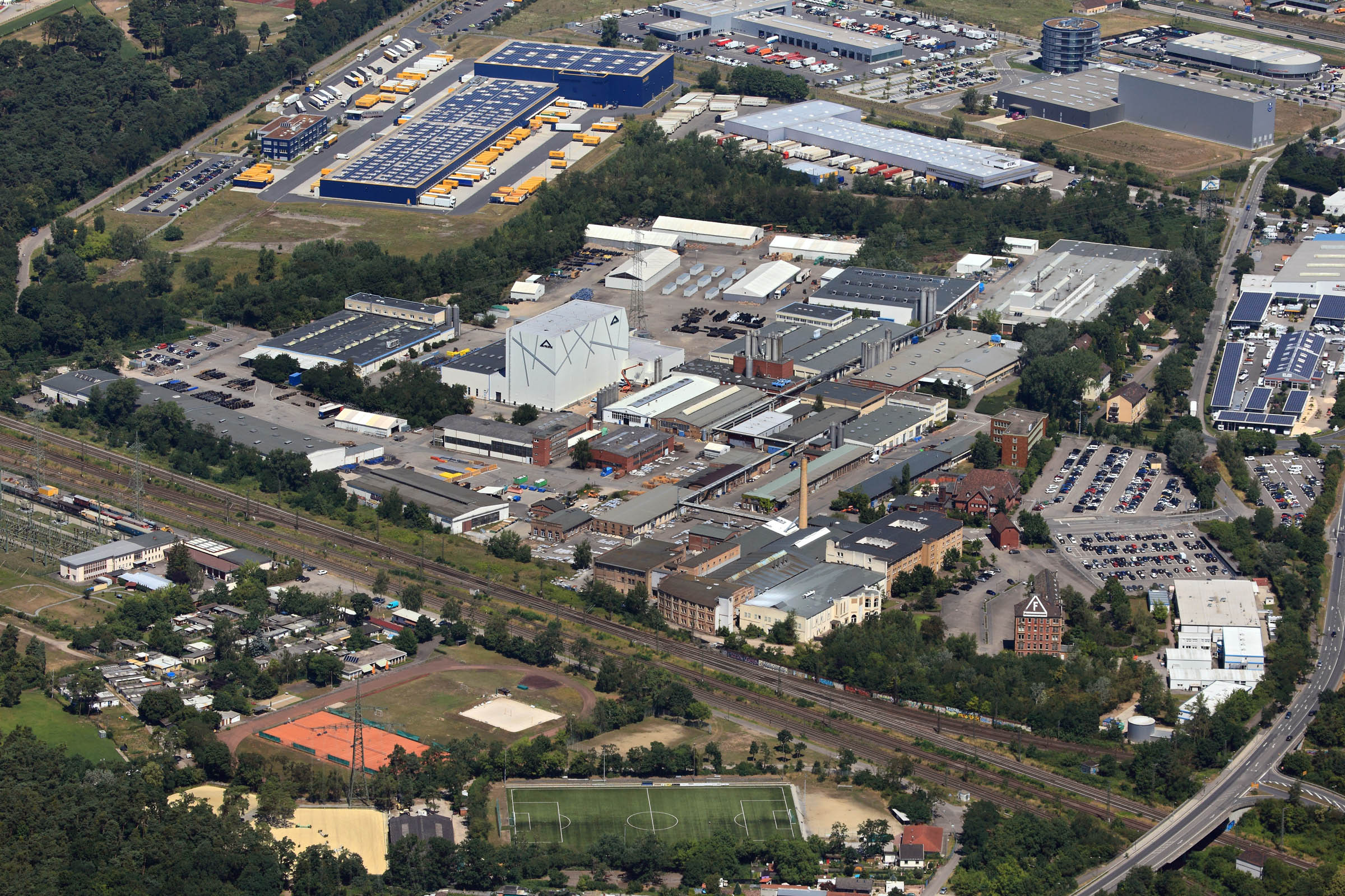 Kyocera hat den Erwerb des Hochleistungskeramik-Sektors der deutschen Friatec GmbH erfolgreich abgeschlossen