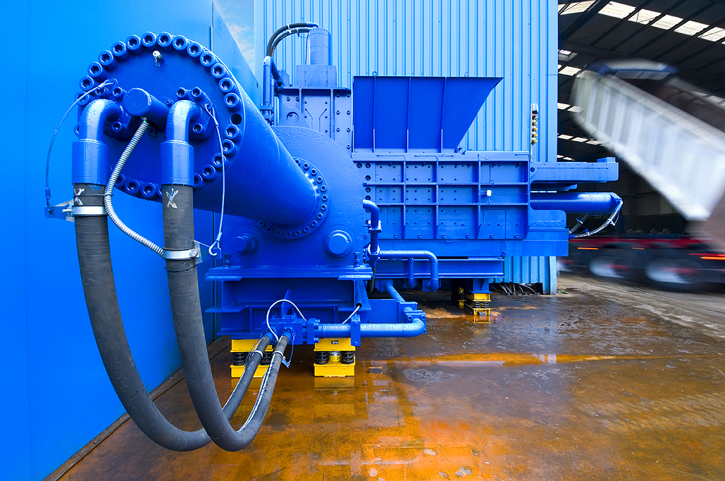 Recuperma liefert weitere Schrottpresse RECU 3 aus