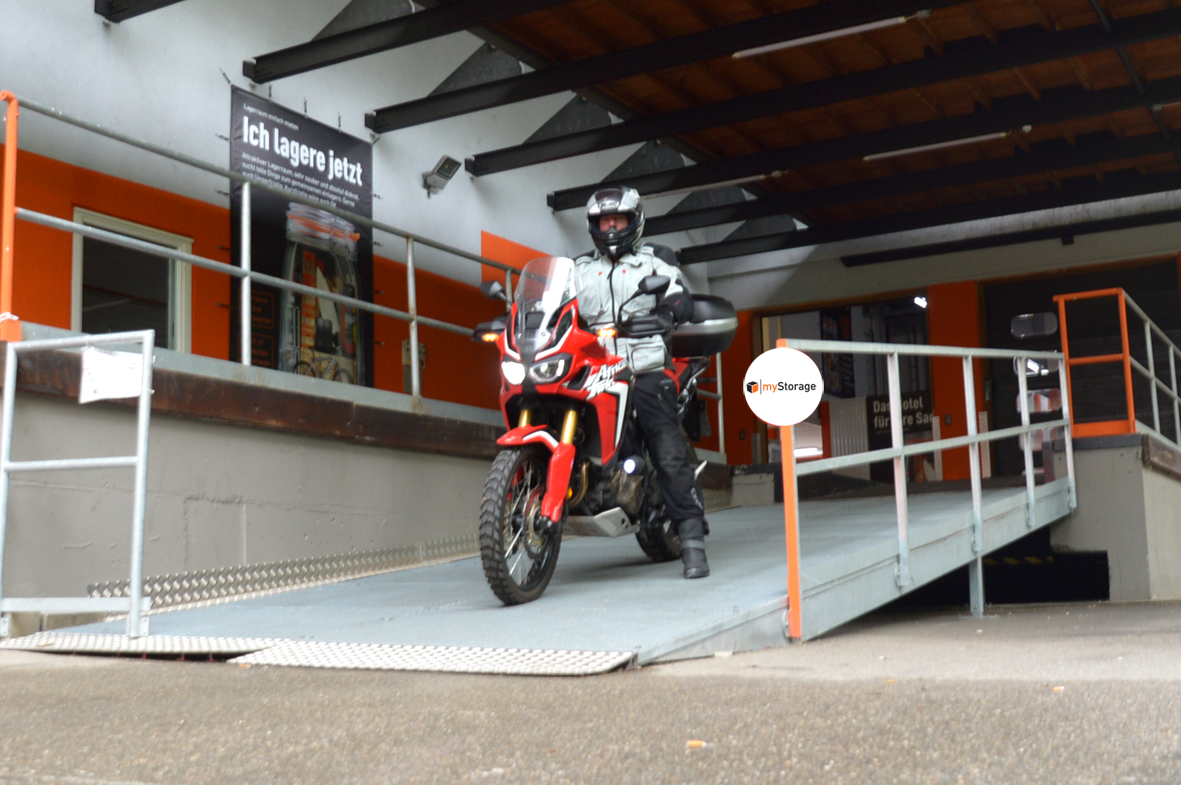 Wo parken nach der Biker-Saison? Motorrad ueberwintern in Reutlingen.