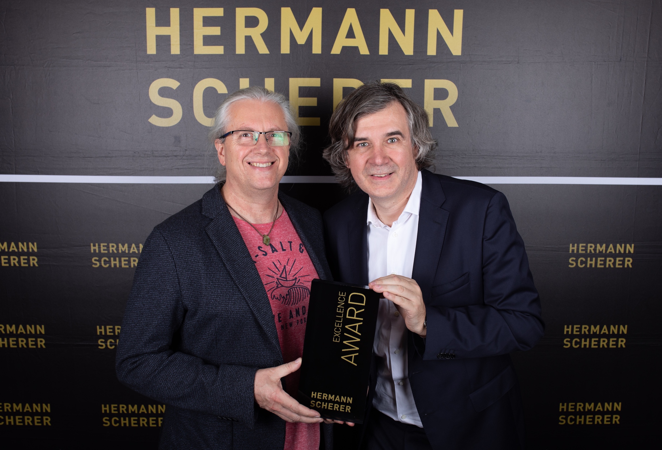 1. internationaler Speaker Slam in Wiesbaben, Ingo Schröder erhält Excellence Award