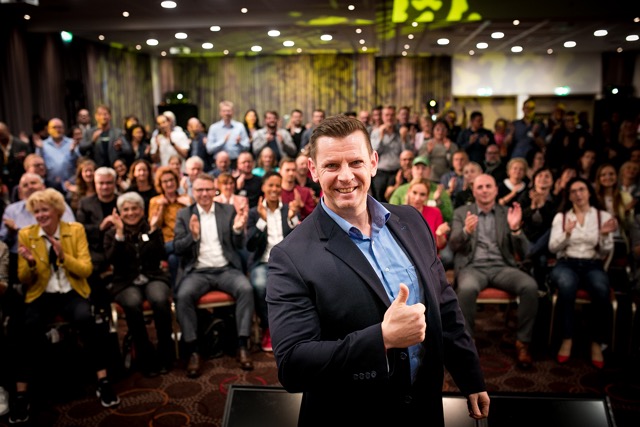 Christian Brink erfolgreich beim Internationalen Silent Speaker Slam