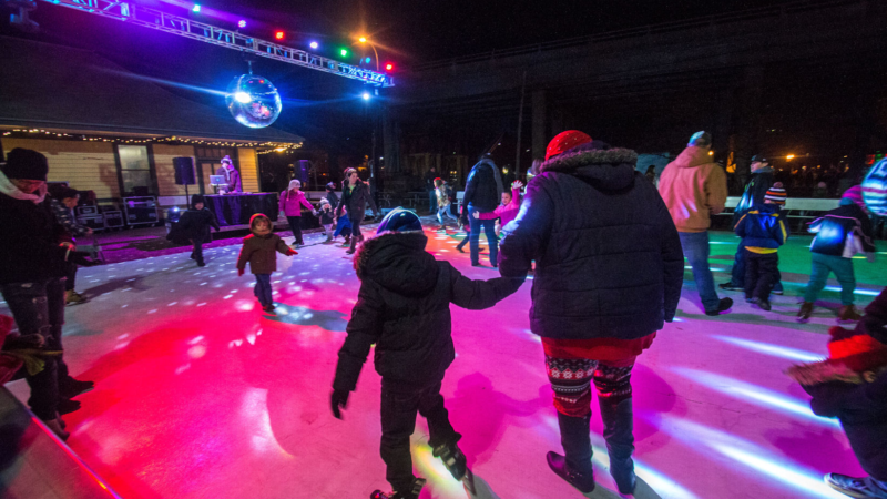 Lichterfeste und Weihnachts-Straßenparty: Rockford stimmt sich auf die Adventszeit ein