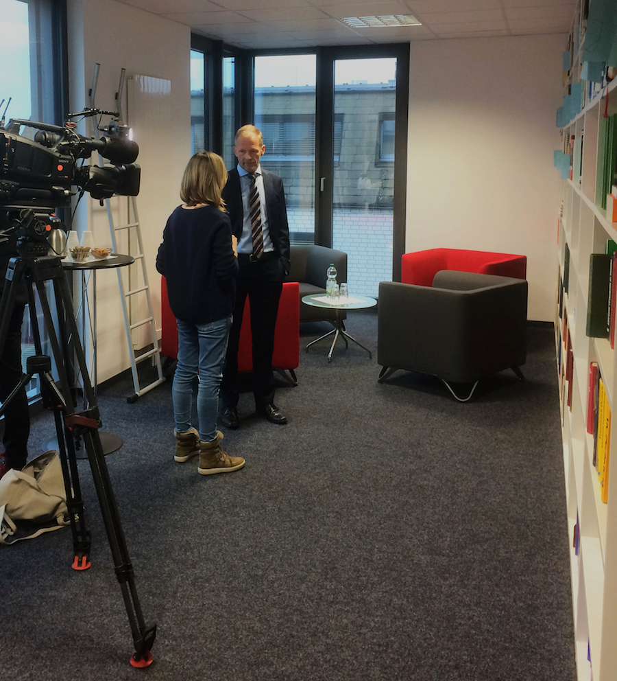 Wissenschaftsminister Björn Thümler besucht Bakterienhochburg DSMZ in Braunschweig