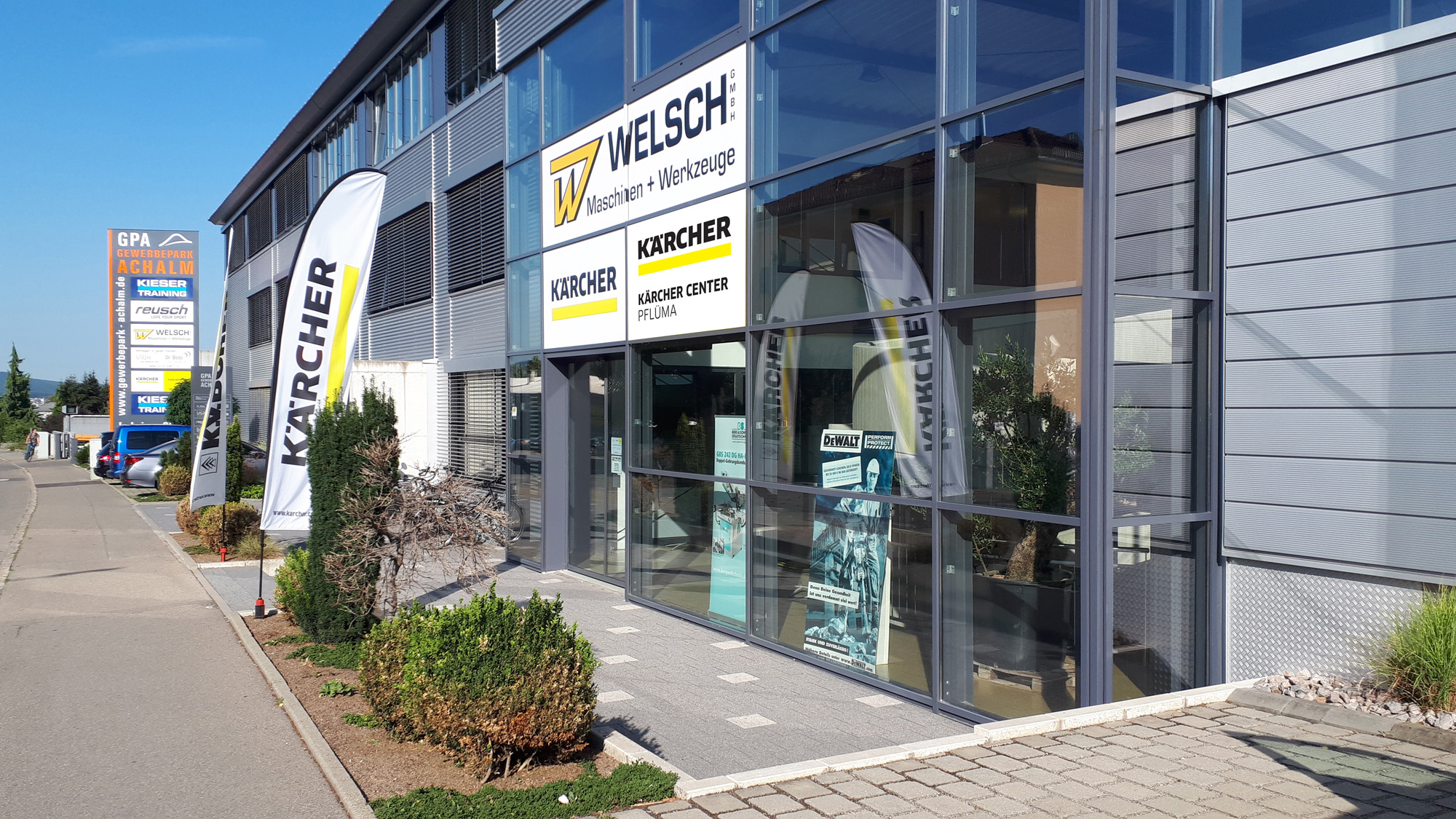Aus dem Store wird ein Center und exklusiver Industriepartner
