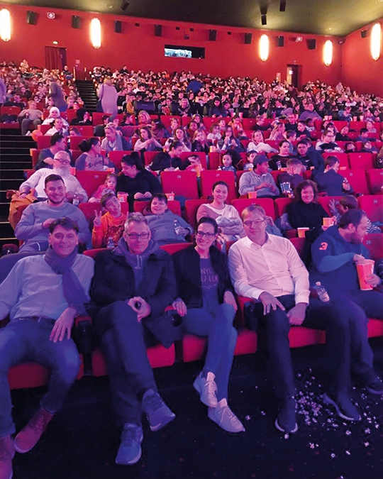 600 Heim- und Waisenkinder ins Kino eingeladen