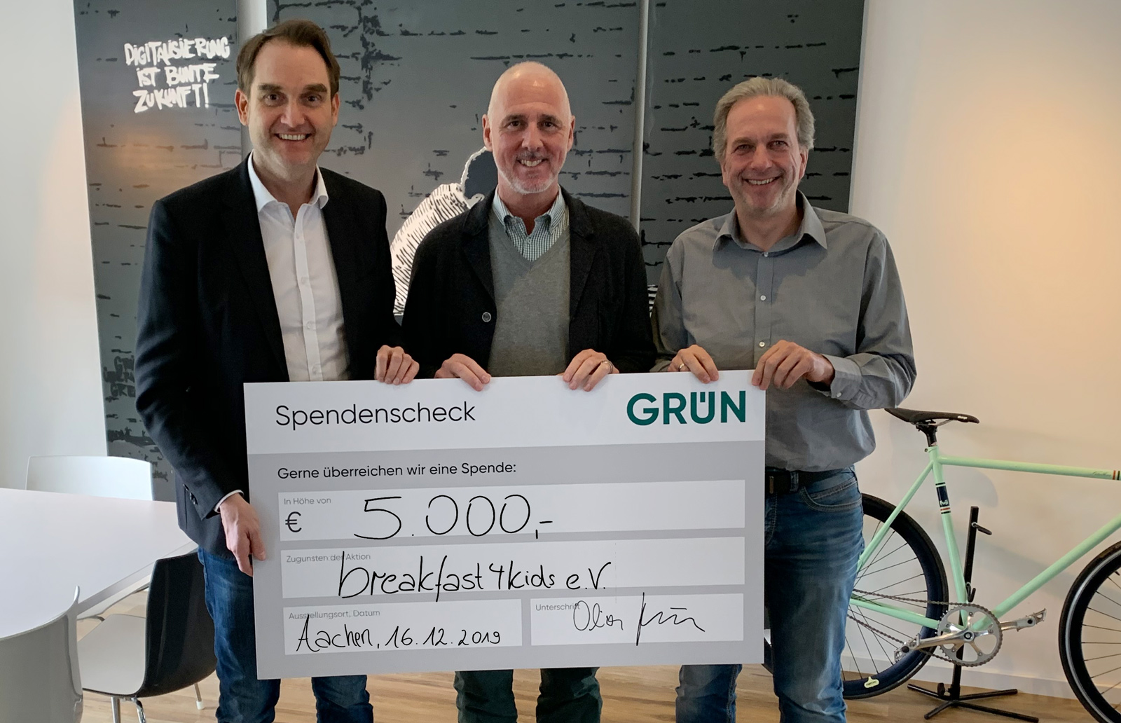 GRÜN spendet 5.000 Euro für breakfast4kids e.V.