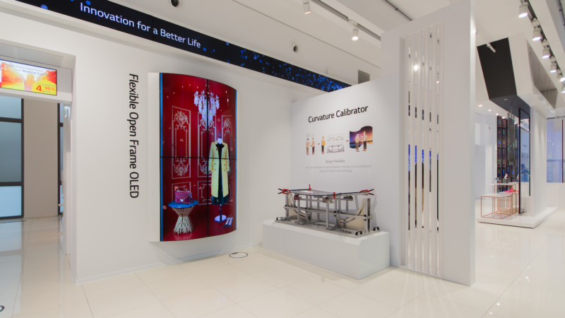 LG eröffnet Showroom und zeigt Information-Display-Lösungen von morgen