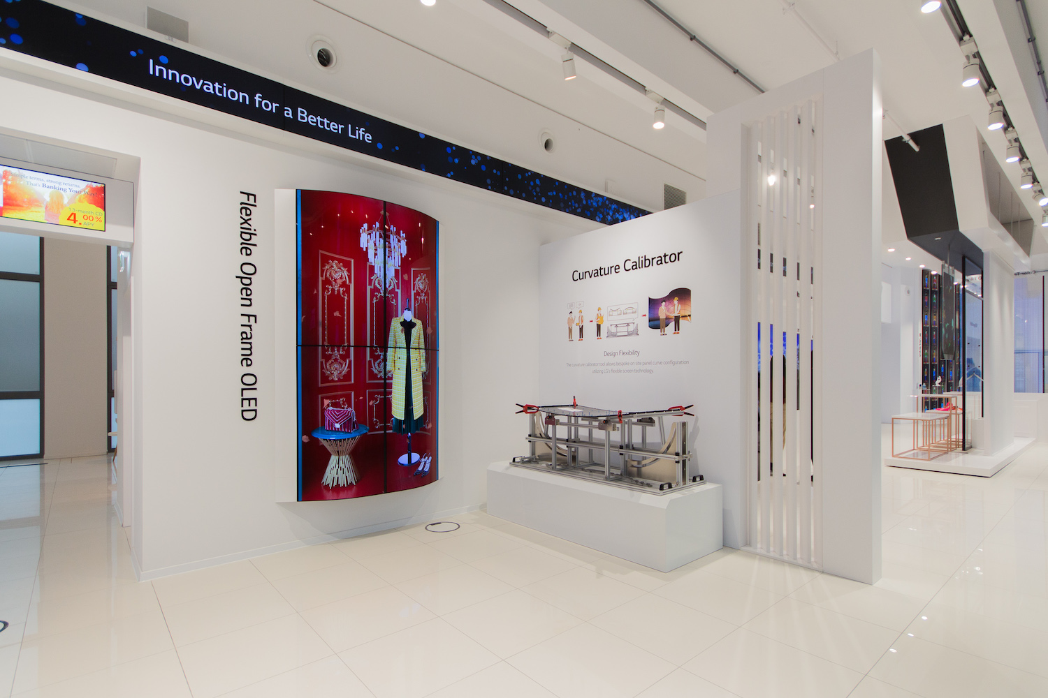 LG eröffnet Showroom und zeigt Information-Display-Lösungen von morgen