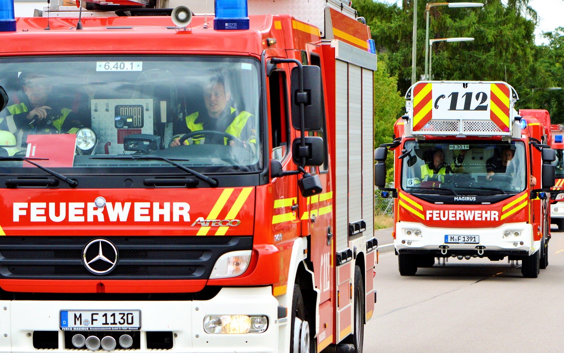 Rettungsgasse ist bei Blaulicht und Sirene Pflicht