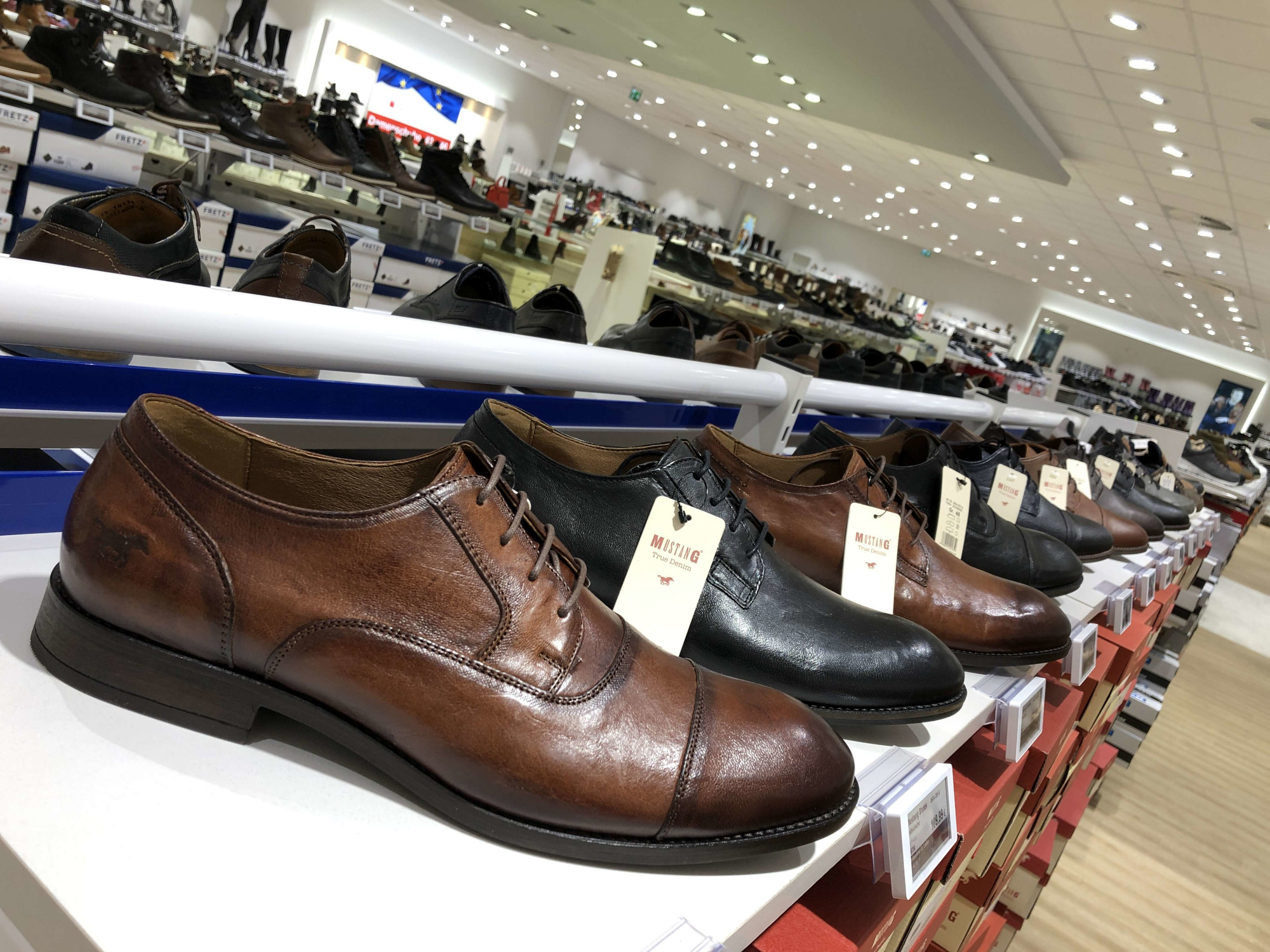 schuhplus führt große Schuhe für Herren in Kaltenkirchen