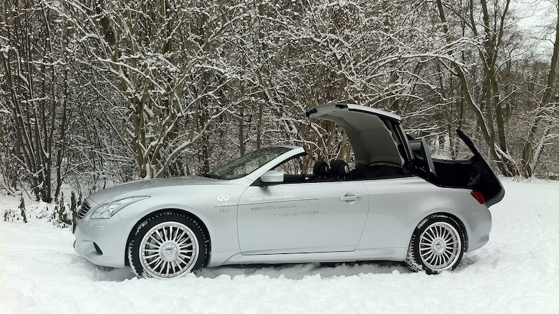 SmartTOP for Infiniti G37/Q60 Cabriolet allows convertible top operation while driving