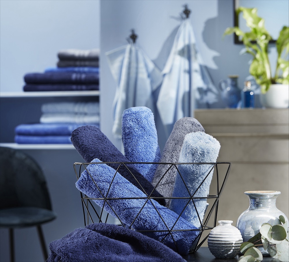 Heimtextilien und Homewear in Classic Blue bei erwinmueller.de