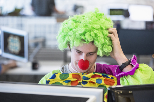 Als Clown ins Büro?- Verbraucherfrage der Woche der ERGO Rechtsschutz Leistungs-GmbH