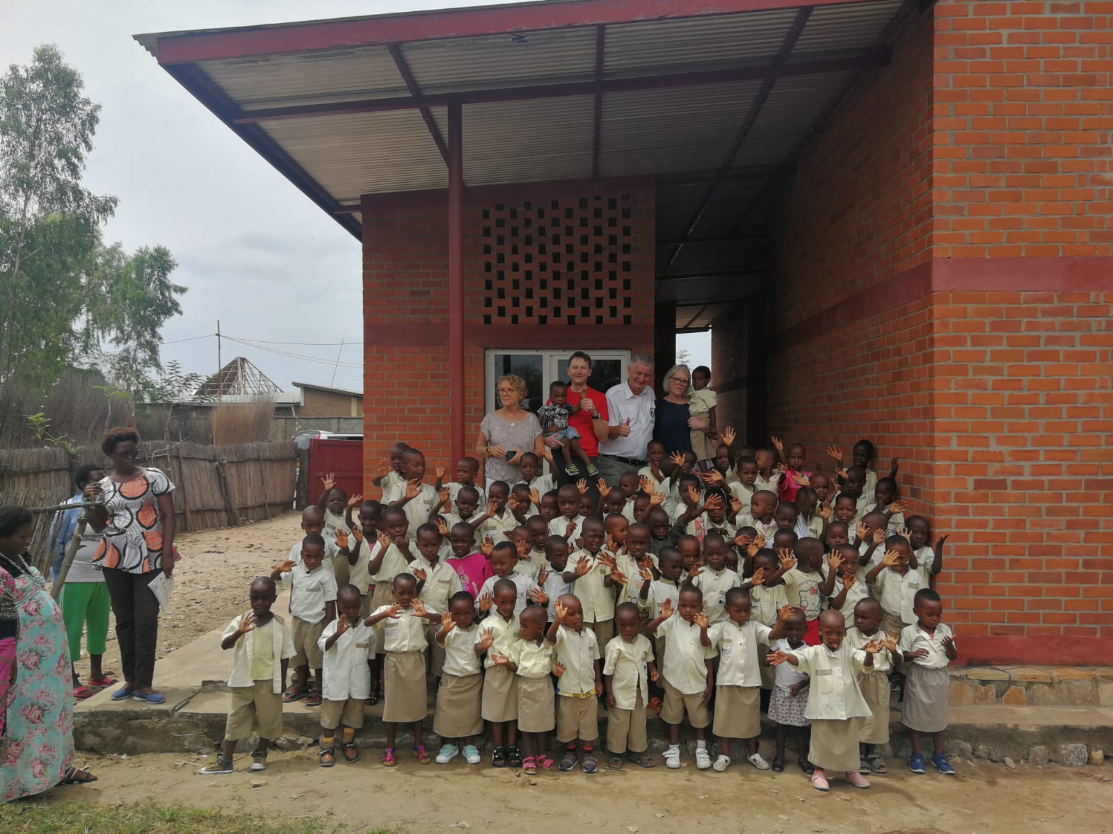 Fingerhut Haus und FLY & HELP fördern erfolgreich Bildung mit Vorschule in Burundi