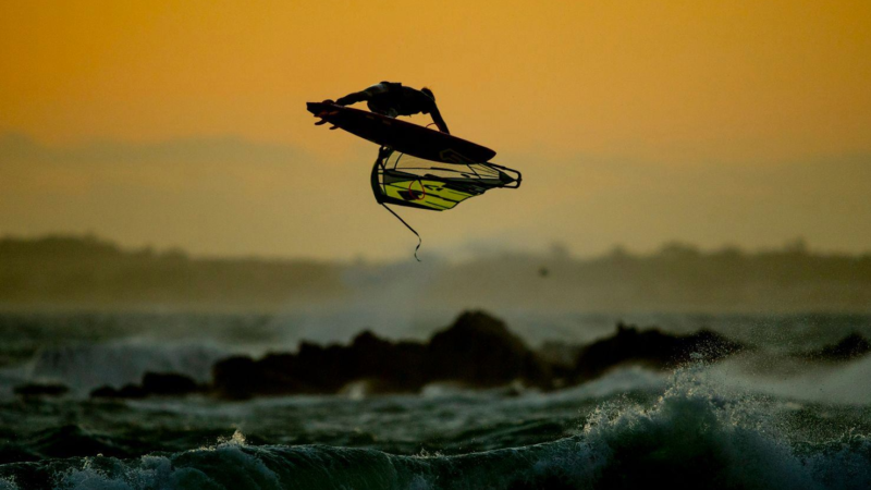Wie man Windsurft: Die Basics rund um das Windsurfboard