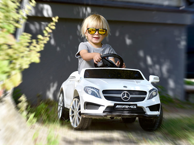 Playtastic Kinderauto Mercedes-Benz GLA 45 in weiß