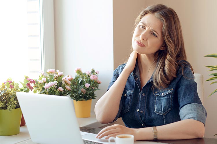 Der lästige Kampf gegen Rückenschmerzen im Homeoffice