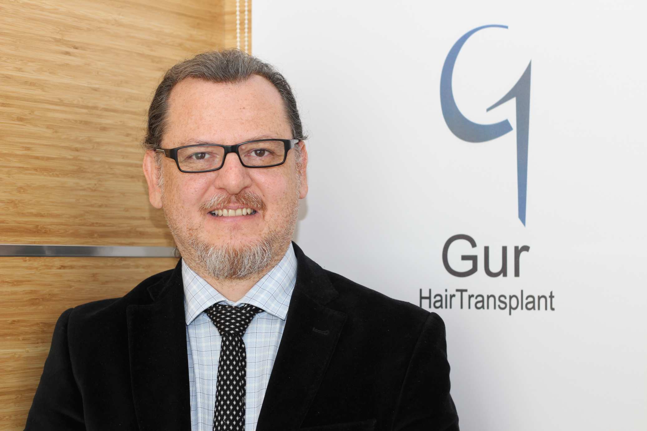 Dr. Gökhan Gür – international anerkannter Chirurg für FUE Haartransplantationen