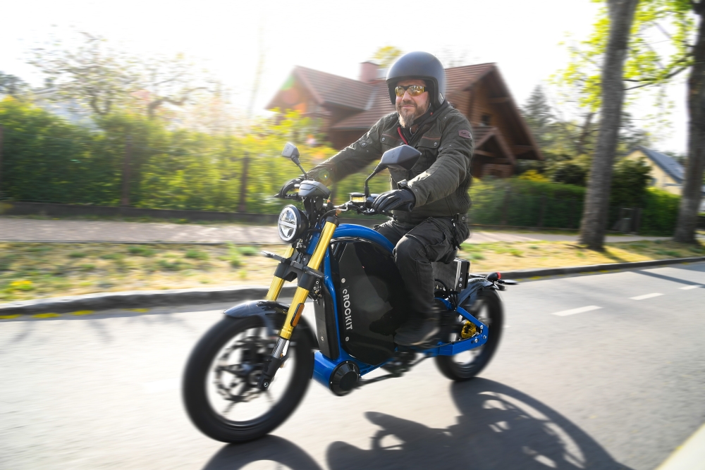 eMobility: Rockstar Martin Kesici testet E-Motorrad eROCKIT