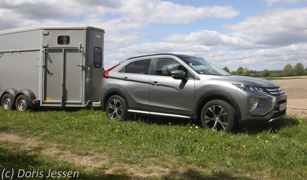 Pferdeanhänger-Zugfahrzeugtest auf Mit-Pferden-reisen: Mitsubishi Eclipse Cross