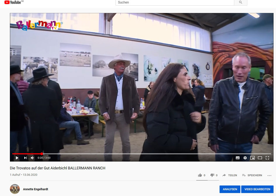 Fernsehdetektive auf der Ballermann Ranch.