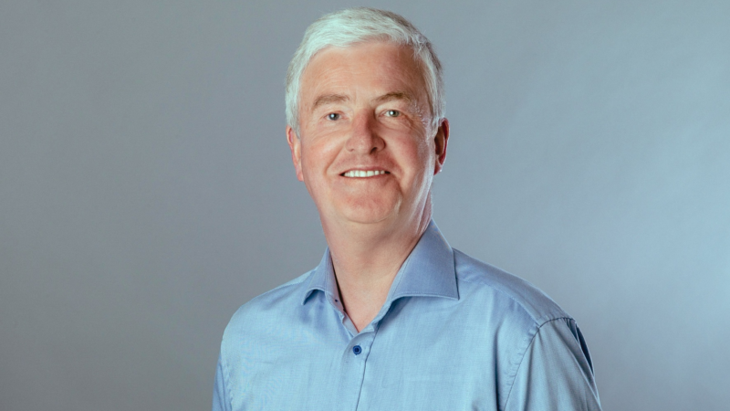 SQAD21 holt Weltmeistertrainer Bernhard Peters für den Aufbau innovativer Fußball-Akademien