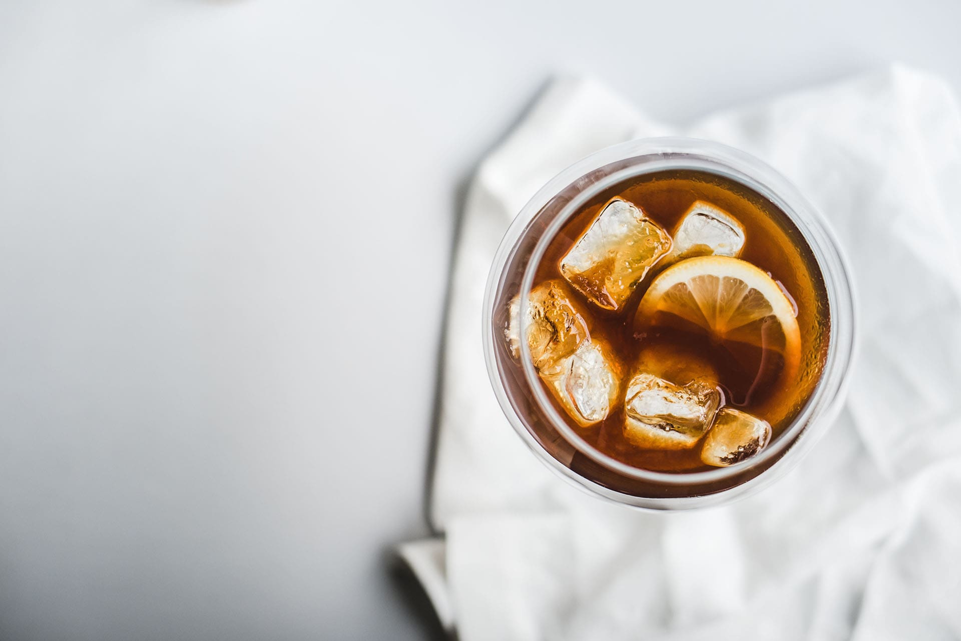 Tee auch im Sommer? Natürlich – mit selbstgemachtem Eistee